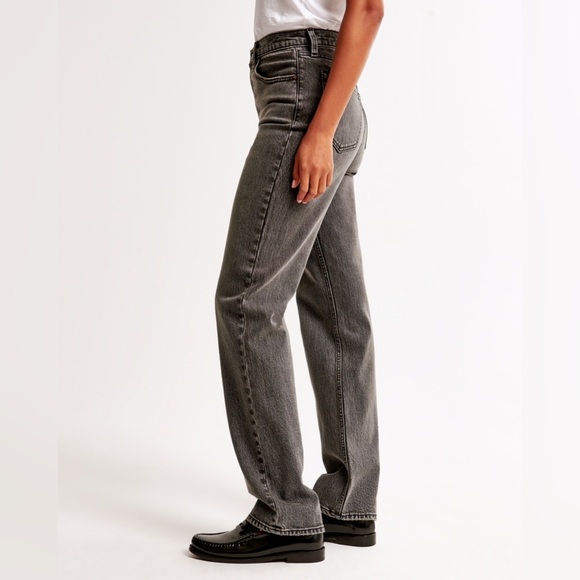 Abercrombie & Fitch Curve Love Ultra High Rise 90s Straight Jean - Picture 2 of 16